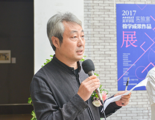 成人论坛
副院长张一平主持开幕式