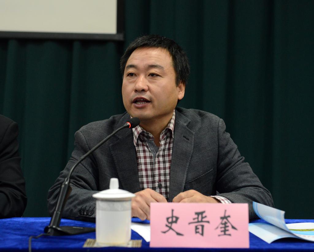 成人论坛
党委书记史晋奎主持会议